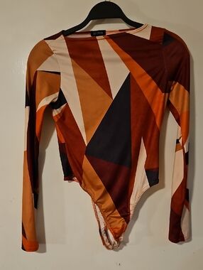 Boohoo Multi-Geo Long Sleeve Bodysuit in Rust & Navy